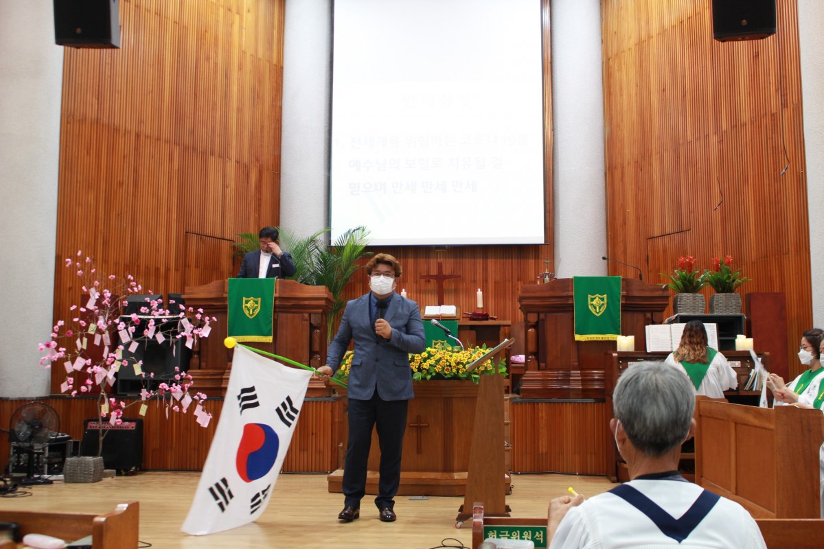 8월 9일 배경렬권사 만세삼창.JPG